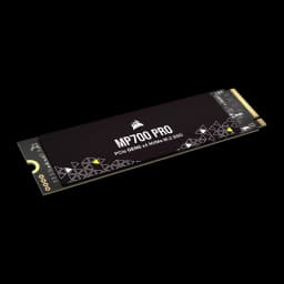 Corsair MP700 PRO 2TB preto, vista em perspectiva lateral: espessura do PCB e conector dourado em primeiro plano