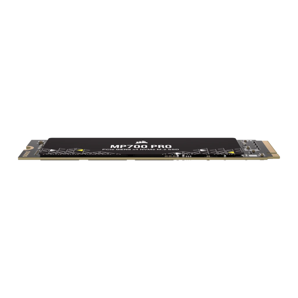 Corsair MP700 PRO 2TB noir, vue de face: étiquette avec logo, motif géométrique et connecteur M.2 doré - Ítem3