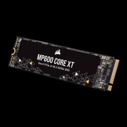 Corsair MP600 CORE XT 4TB preto, vista diagonal: SSD M.2 inclinado, conector dourado e componentes laterais visíveis