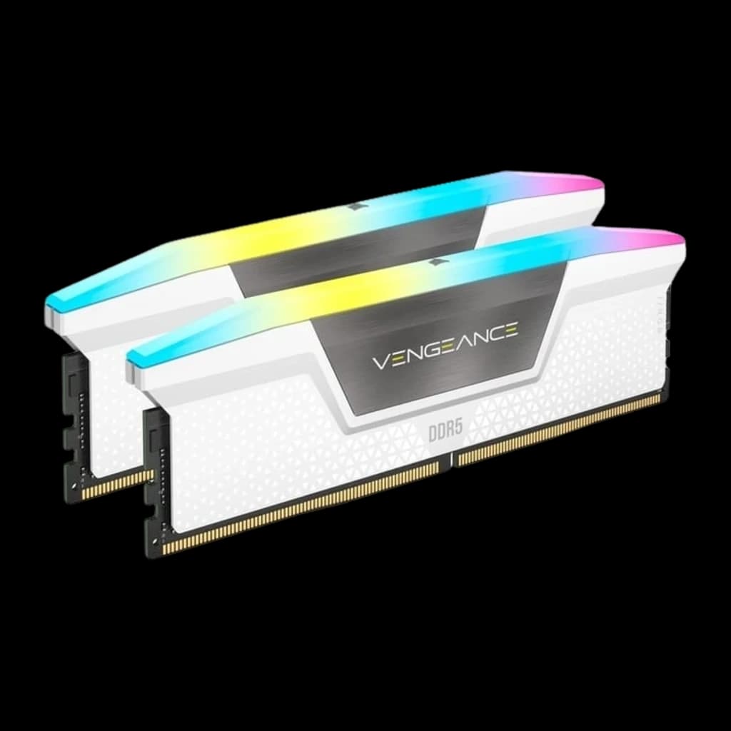 Corsair Vengeance RGB DDR5 5600MT/s 32GB blanco, vista en perspectiva: dos módulos DIMM en paralelo mostrando la parte