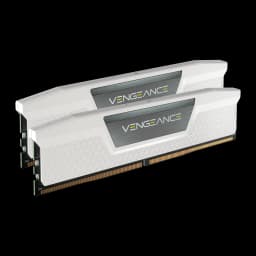 Corsair Vengeance 32GB DDR5 Blanco, vista frontal en ángulo: 2 módulos DIMM con disipador blanco y placa gris Vengeance