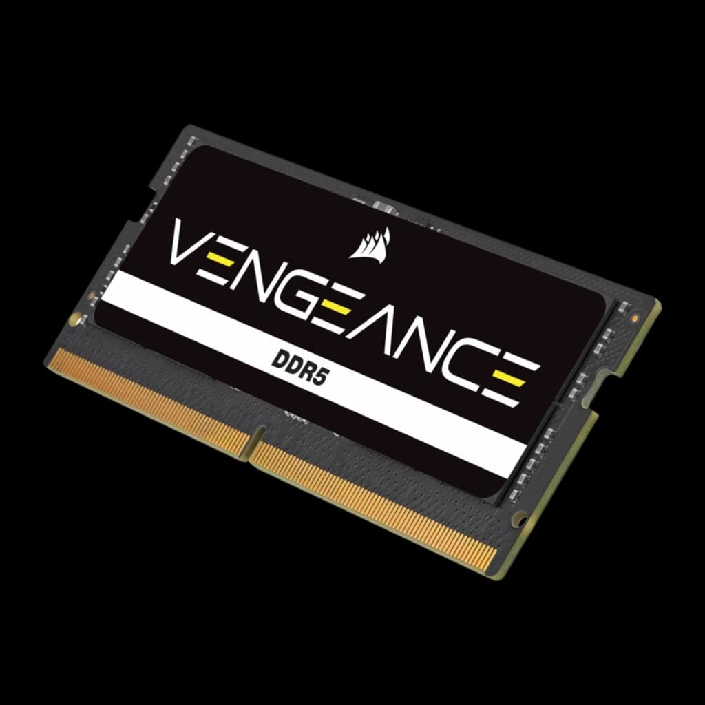 Corsair Vengeance 32GB DDR5 4800MHz noir, vue en angle: module SO-DIMM incliné montrant la face avant et le bord latéral