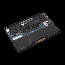 Corsair Vengeance DDR4 16GB 3200MHz SO-DIMM preto, instalado: dois módulos em placa-mãe de portátil aberto com ventoinhas