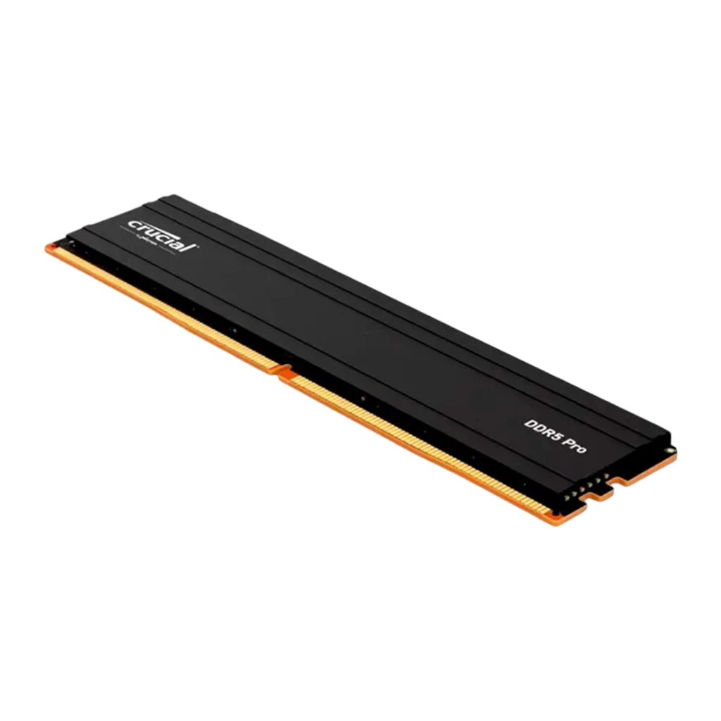 Crucial Pro DDR5-6000 32GB negro, vista frontal diagonal: disipador negro con logo Crucial y texto DDR5 Pro, contactos - Ítem1