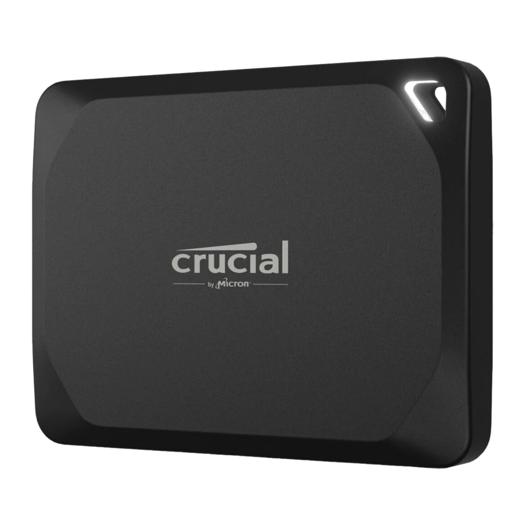 Crucial X10 Pro 1TB negro, vista frontal en ángulo: logo Crucial, superficie texturizada y LED en esquina superior - Ítem1