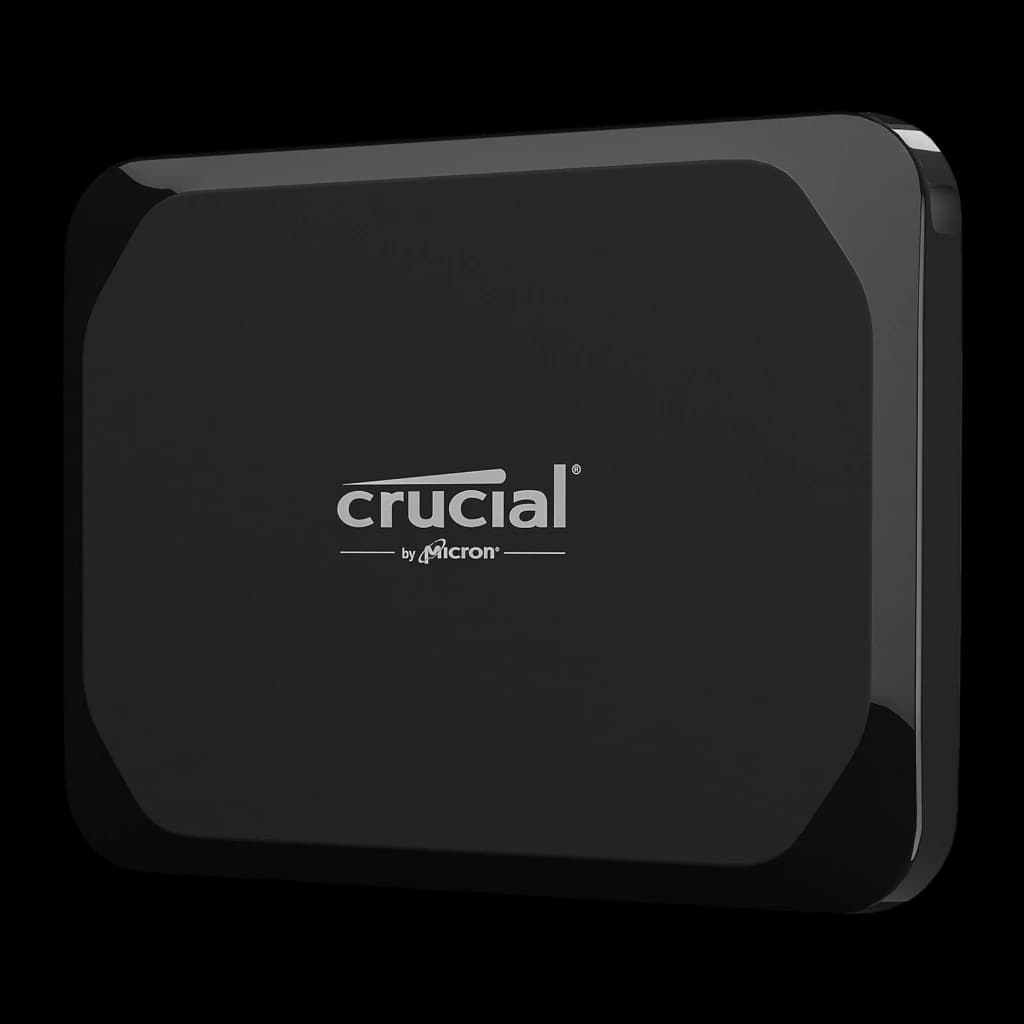 Crucial X9 Portable SSD 2TB noir, vue de face en angle: dessus avec logo Crucial by Micron et coins arrondis