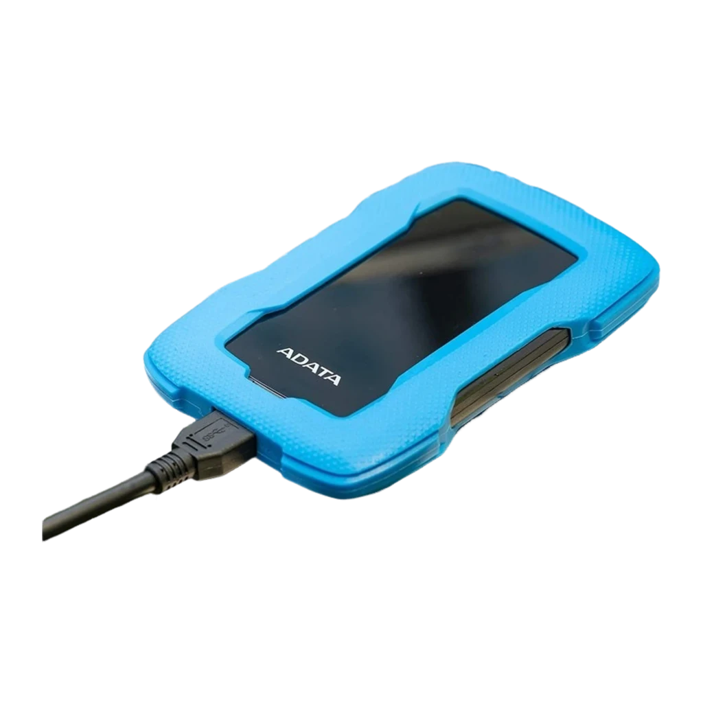 ADATA HD330 1TB azul, vista frontal em ângulo: carcaça protetora de borracha azul com painel central preto e logo ADATA - Item1