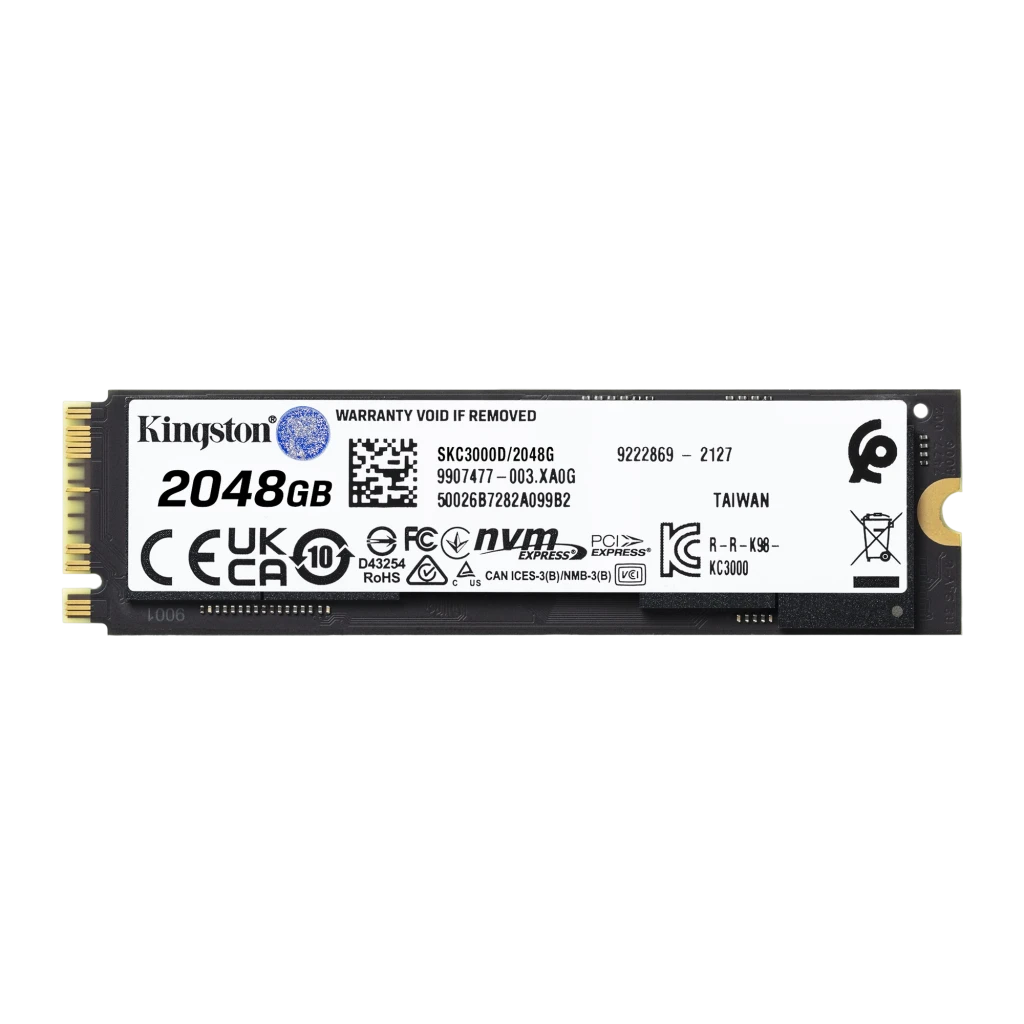 Kingston KC3000 2048GB preto, vista angular superior: etiqueta preta com design de circuitos, logo KC3000 PCIe 4.0 NVMe M.2 - Item1