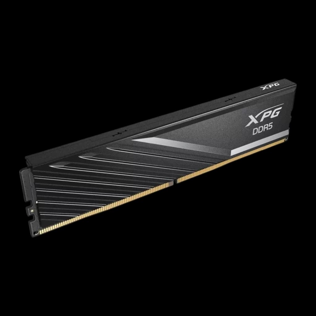 XPG Lancer Blade 16GB DDR5 6000MHz preto, vista em perspectiva: ângulo 3/4 mostra espessura do dissipador e contatos dourados