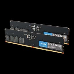Crucial DDR5 4800 UDIMM 32GB noir, vue en perspective: deux modules inclinés avec puces mémoire et connecteur orange