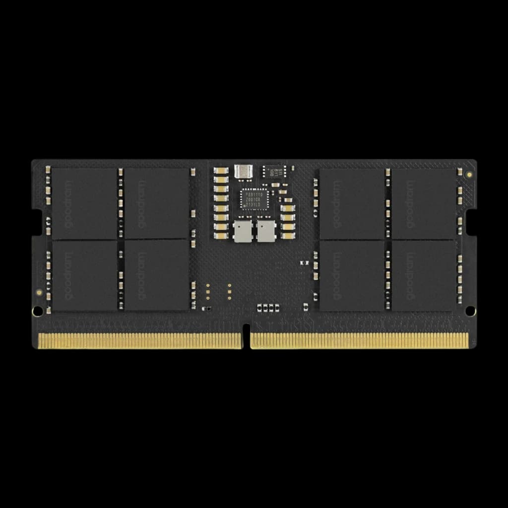 Goodram DDR5 5600 MHz 16GB SO-DIMM preto, vista frontal: PCB preto com chips de memória e conector dourado