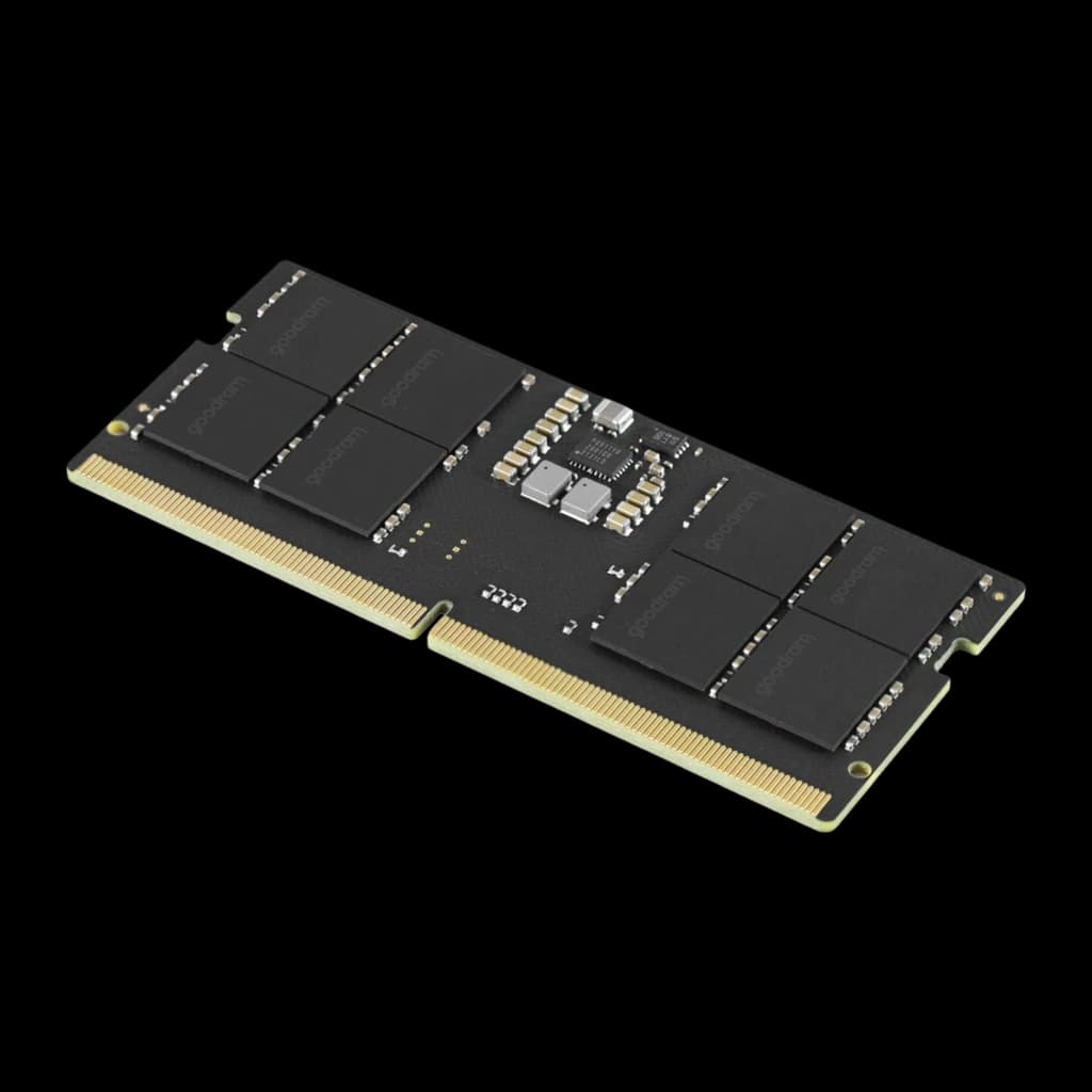 Goodram DDR5 5600 MHz 16GB SO-DIMM preto, vista em perspectiva: ângulo superior direito com chips, circuitos e conector