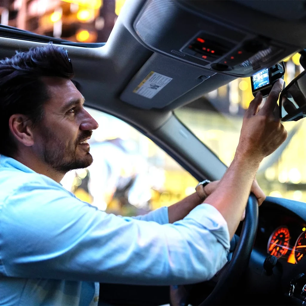 Dashcam DDPAI Z60 2026 2CH GPS avec caméra avant 4K et arrière 1080p, module GPS intégré, écran couleur latéral, boîtier noir compact et élégant - Ítem3