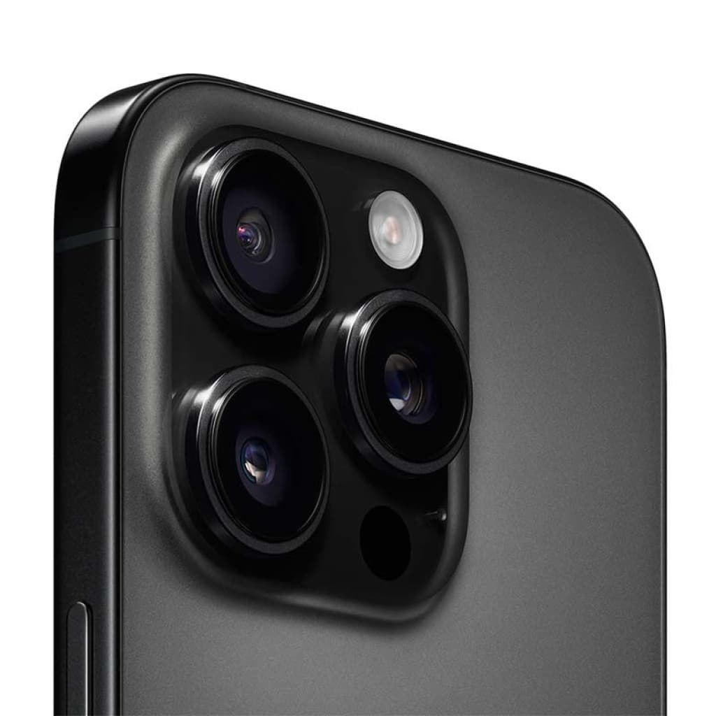 Módulo triple de cámaras del iPhone 16 Pro 5G en titanio negro, lentes grandes con acabado mate y aro metálico, flash LED integrado, estado premium