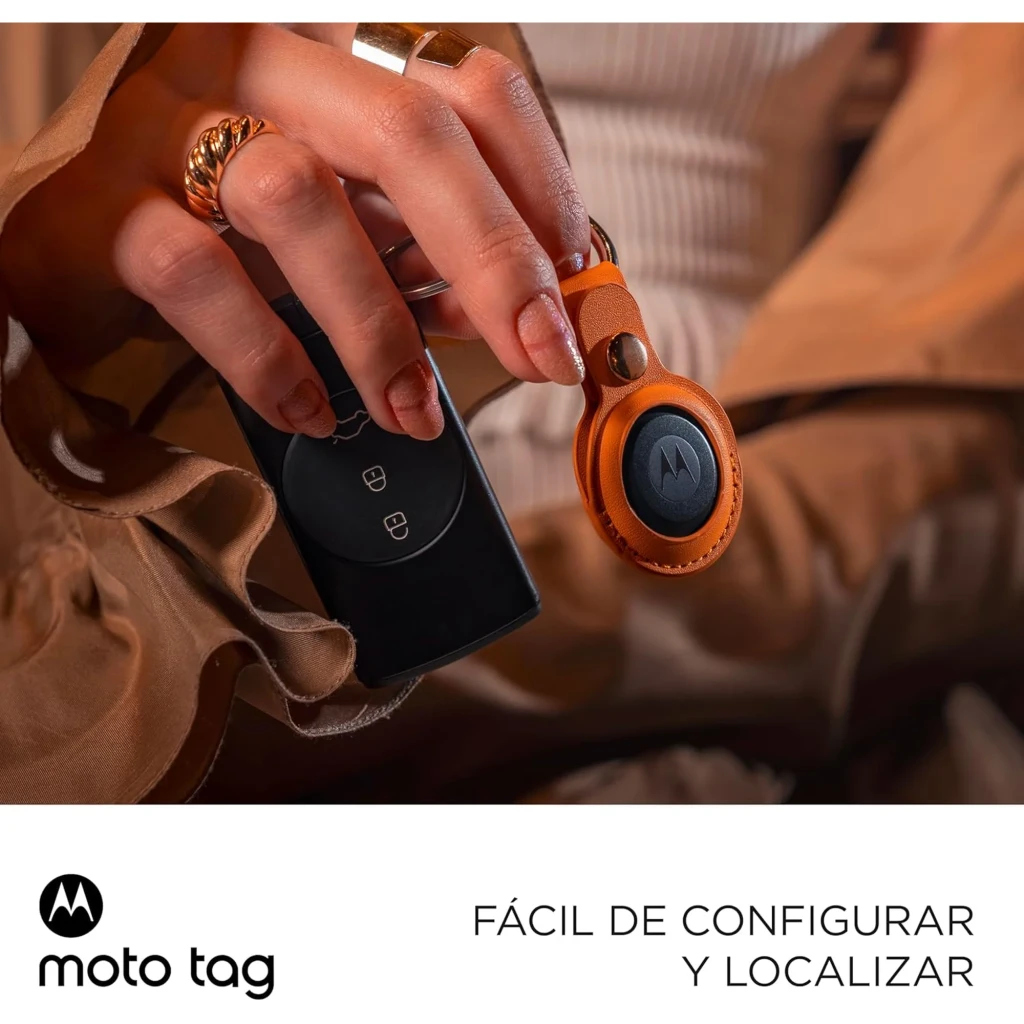 Moto Tag 2.0 pack de 4: dos discos azules y dos verdes, diseño circular compacto con logo M central y bordes texturizados, acabado mate brillante - Ítem3
