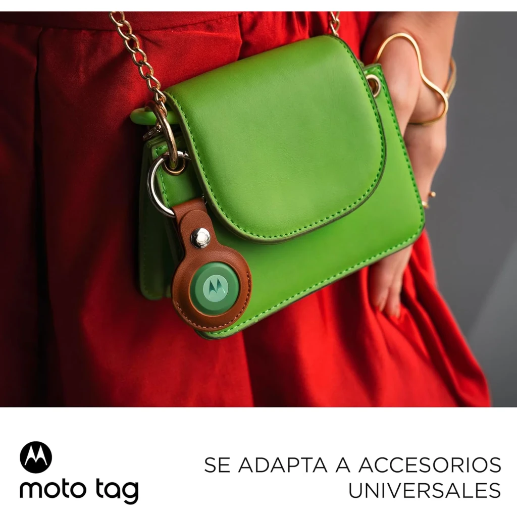 Moto Tag 2.0 pack de 4: dos discos azules y dos verdes, diseño circular compacto con logo M central y bordes texturizados, acabado mate brillante - Ítem4