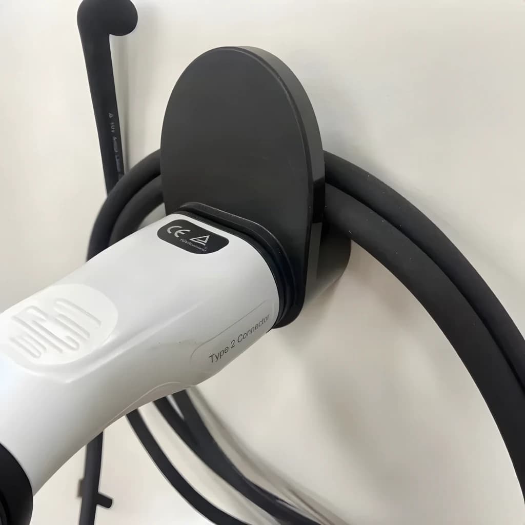 Cargador Vehículo Eléctrico OEM Portátil EV Tipo 2 16A 3.5kW Schuko 5M LCD - conector Type 2 blanco en soporte