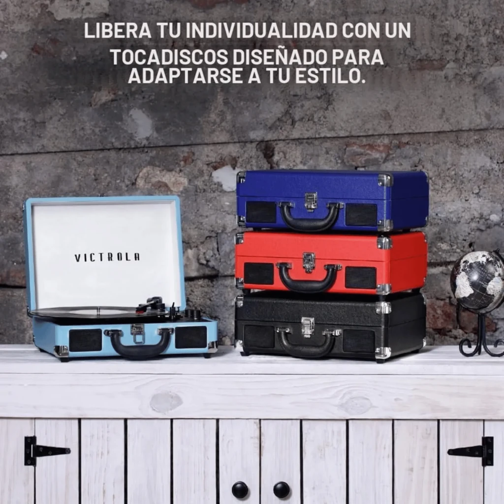 Tocadiscos Victrola Journey VSC-550BT tipo maleta color turquesa, tapa abatible blanca, plato con vinilo, asa negra y altavoces frontales integrados - Ítem3