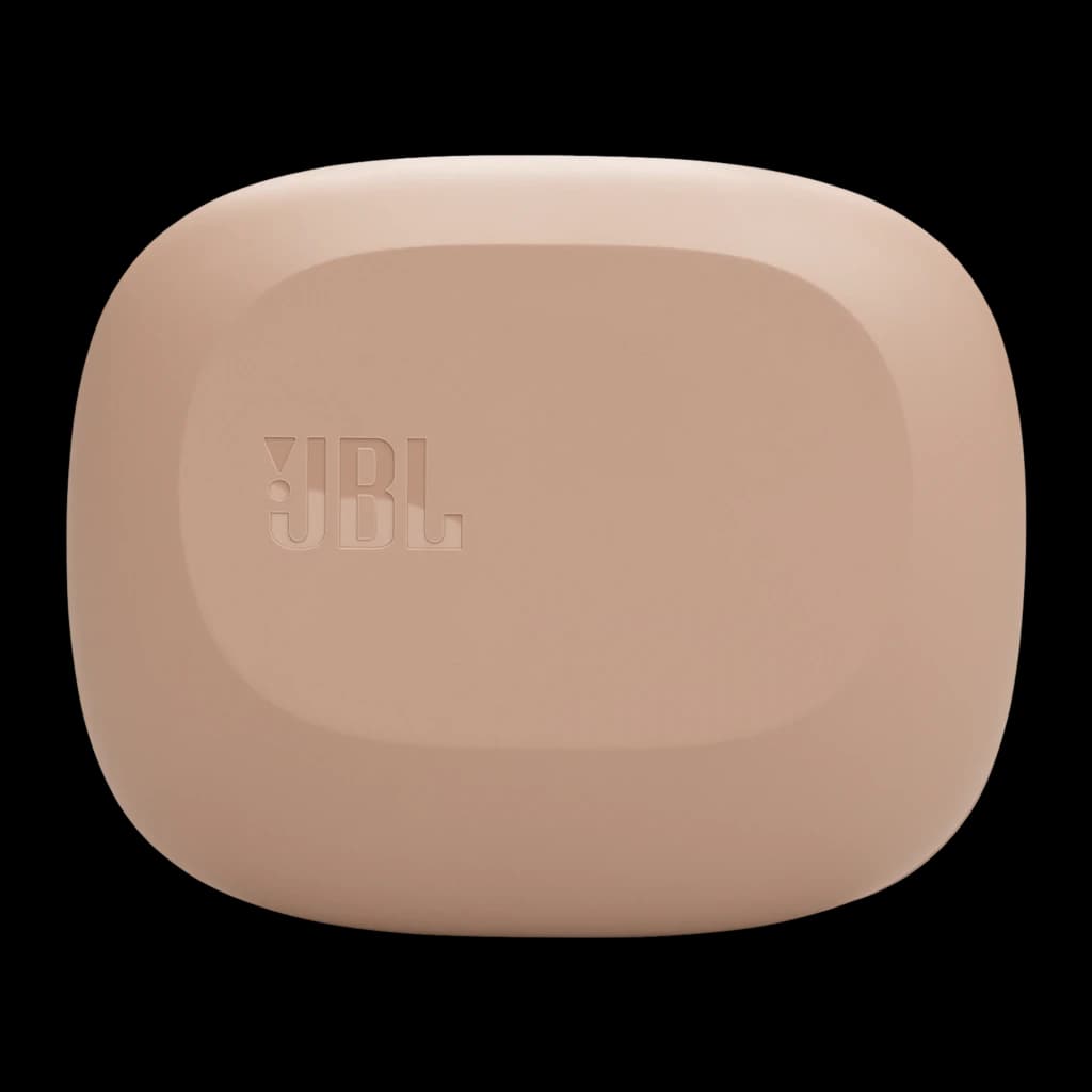 Estuche beige compacto JBL Sense Lite con acabado mate y logo en relieve, bordes redondeados, diseño minimalista y portátil IP54, autonomía total 32 h