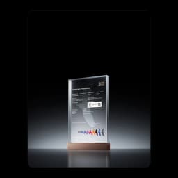 Certificado SGS en placa acrílica transparente con base de madera, texto y logotipos impresos; componente de validación para Purificador de aire Xiaomi Mijia