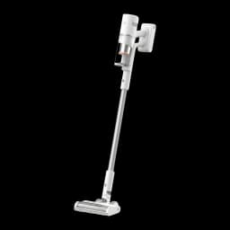 Aspiradora escoba inalámbrica blanca con cuerpo delgado, depósito transparente, tubo gris largo y cabezal motorizado bajo perfil; base de pared incluida