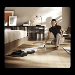 Aspiradora escoba Xiaomi Truclean 5 Pro plateada, sin cable, cabezal ancho y bajo perfil, mango ergonómico en anillo, limpia suelos de madera bajo la cama