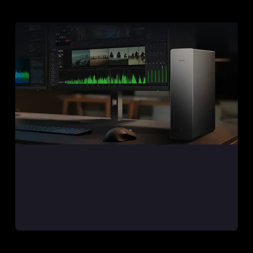 Router Xiaomi BE19000 Pro WiFi 7 Tripla Banda em torre preta minimalista, corpo metálico fosco, LEDs discretos, ao lado de monitor, teclado e mouse em mesa