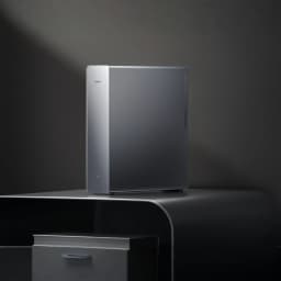 Router Xiaomi BE19000 Pro WiFi 7 Tripla Banda em tom cinza, design minimalista em torre com bordas retas, LED discreto frontal e acabamento metálico brilhante