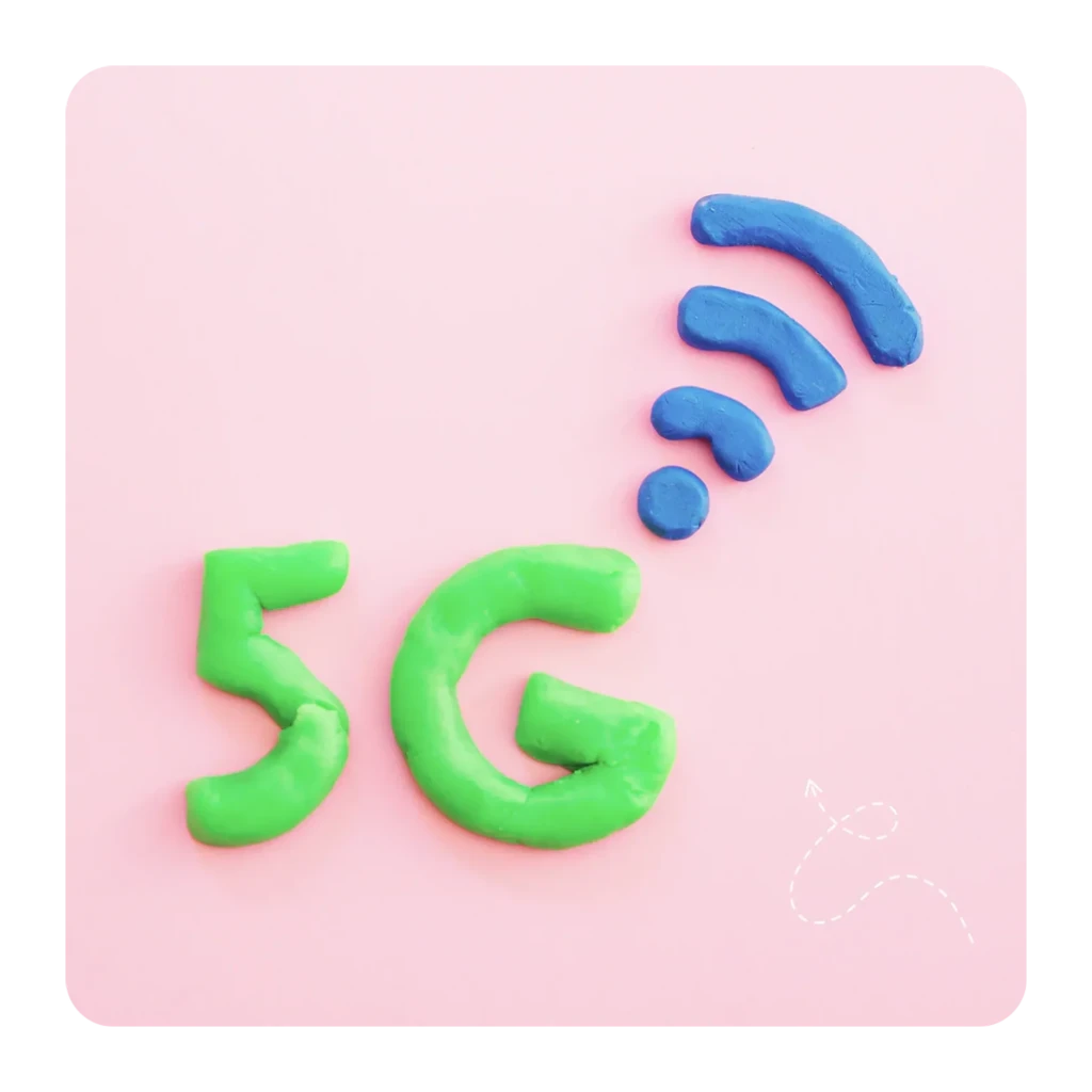 Tarjeta SIM SaveFamily 4G LTE Nano SIM para smartwatch; tarjetas verde y turquesa con ilustraciones infantiles, chip visible y mensajes de seguridad y - Ítem2