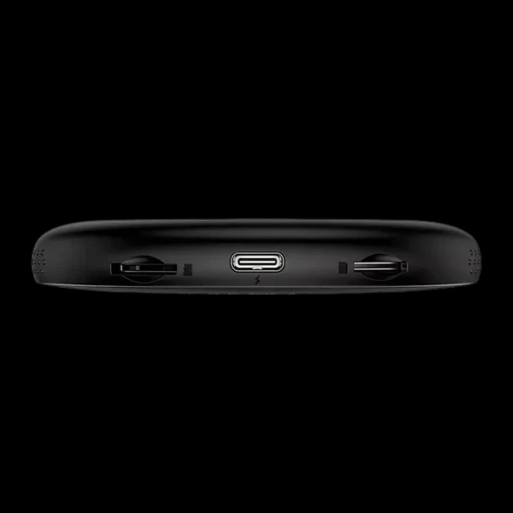 Adaptateur Carlinkit TBOX Ultra 3 noir, boîtier fin avec port USB-C central, deux fentes latérales type carte ou ventilation, bords arrondis et finitions