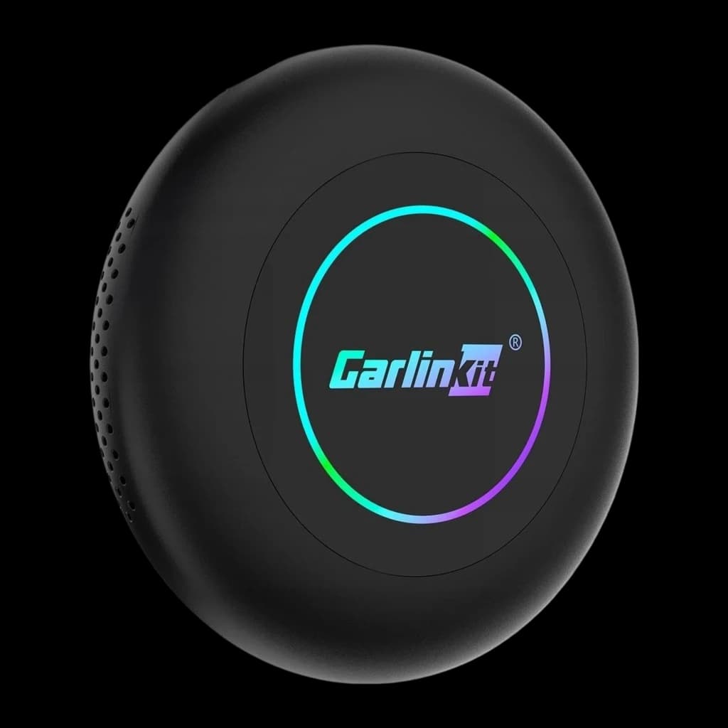 Adaptateur Carlinkit TBox Ultra 2 8Go/128Go rond noir, compact, logo central lumineux multicolore, bords perforés pour ventilation, design sobre pour CarPlay