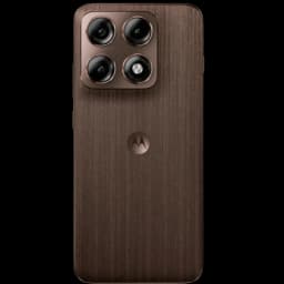 Motorola Edge 70 Pro 5G en color Chicory coffee, tapa trasera texturizada marrón y módulo cuadrado con cuatro cámaras grandes y flash discreto