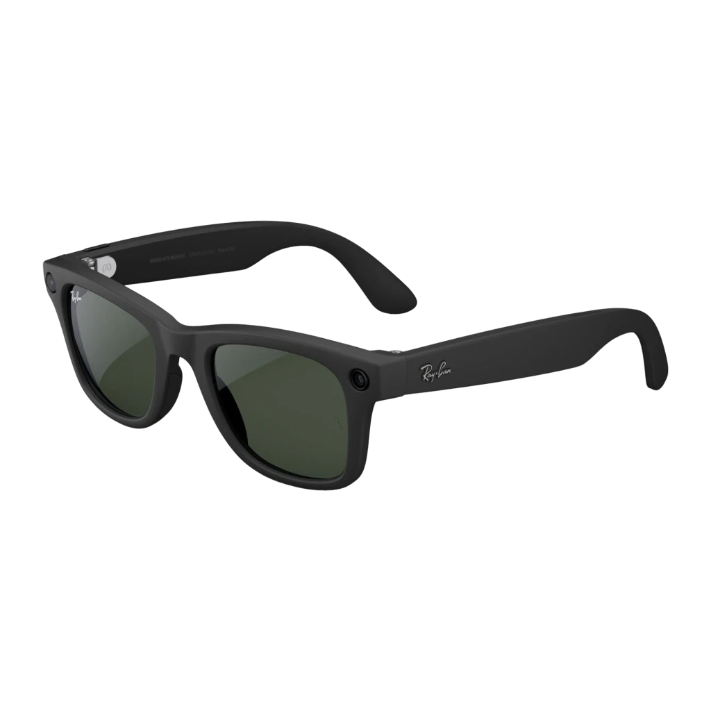 Ray-Ban Meta Wayfarer Gen1 preto Transitions, vista em ângulo: armação mate, lentes verdes e módulo de câmeras na haste