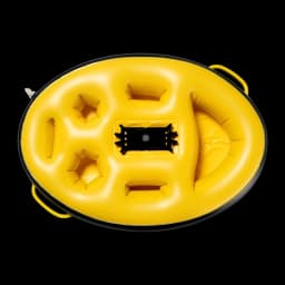Bandeja flutuante oval amarela com múltiplos porta-copos, compartimento central e alças laterais; dimensões 590x420x130 mm, ideal para piscina