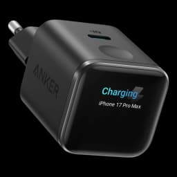 Carregador Anker Nano 45W Preto USB-C, vista em ângulo: ecrã OLED mostra Charging iPhone 17 Pro Max, porta USB-C superior