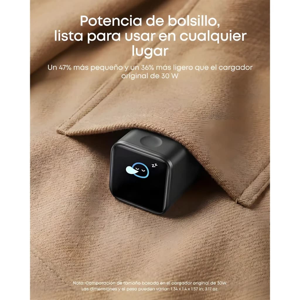 Carregador Anker Nano 45W Preto USB-C, tamanho: cubo preto compacto saindo do bolso de um casaco bege
