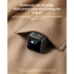 Carregador Anker Nano 45W Preto USB-C, tamanho: cubo preto compacto saindo do bolso de um casaco bege