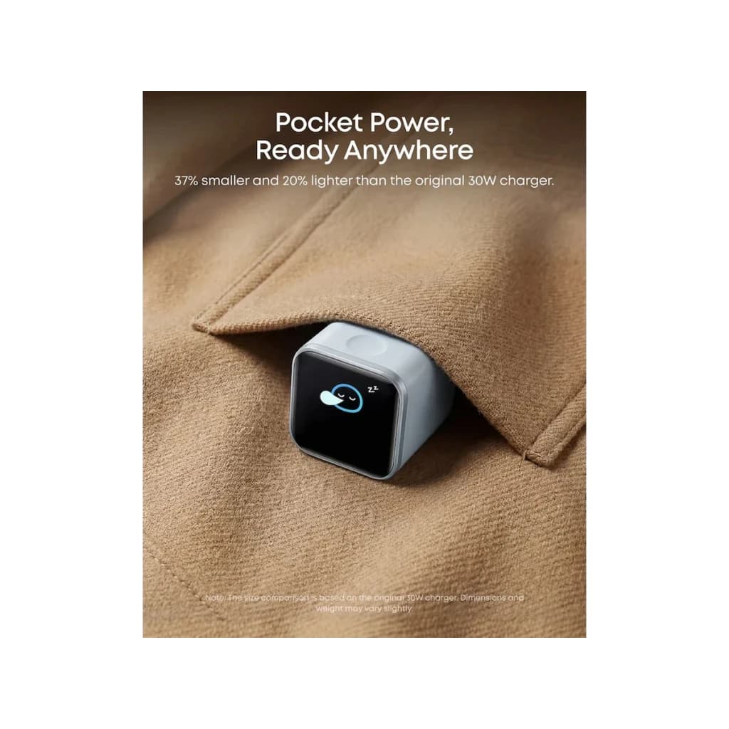 Carregador Anker Nano 45W Smart Display Laranja 1 USB-C, lifestyle: compacto em bolso de tecido, ecrã com ícone de carga