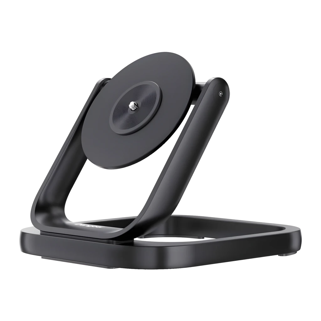Dangbei Atom Smart 32GB Noir, vue de face en angle: projecteur sur support en Z avec objectif et grille du haut-parleur - Ítem4