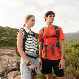 Reloj Ulefone Armor Watch Ultra negro con caja robusta, pantalla a color, correas deportivas y bisel metálico; diseño outdoor resistente para trekking y