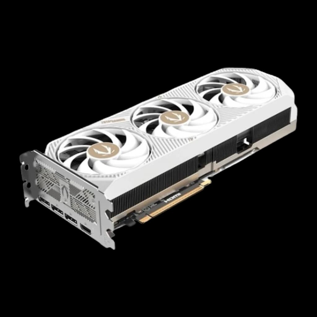 ZOTAC GAMING RTX 5070 Ti Solid Core OC 16GB blanc, vue en angle: ports 3x DP et 1x HDMI visibles sur le bracket latéral