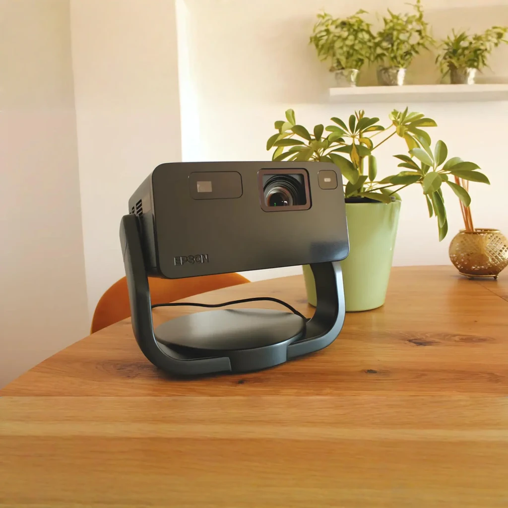 Epson Projecteur EF-22B Noir, vue de face: objectif central, logo Epson et support en U intégré - Ítem3