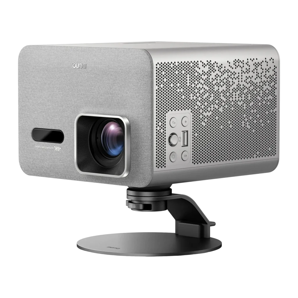 BenQ Proyector TK705i 4K UHD 3000lm Gris, vista frontal-lateral: objetivo, rejilla tela y logo BenQ visibles - Ítem3