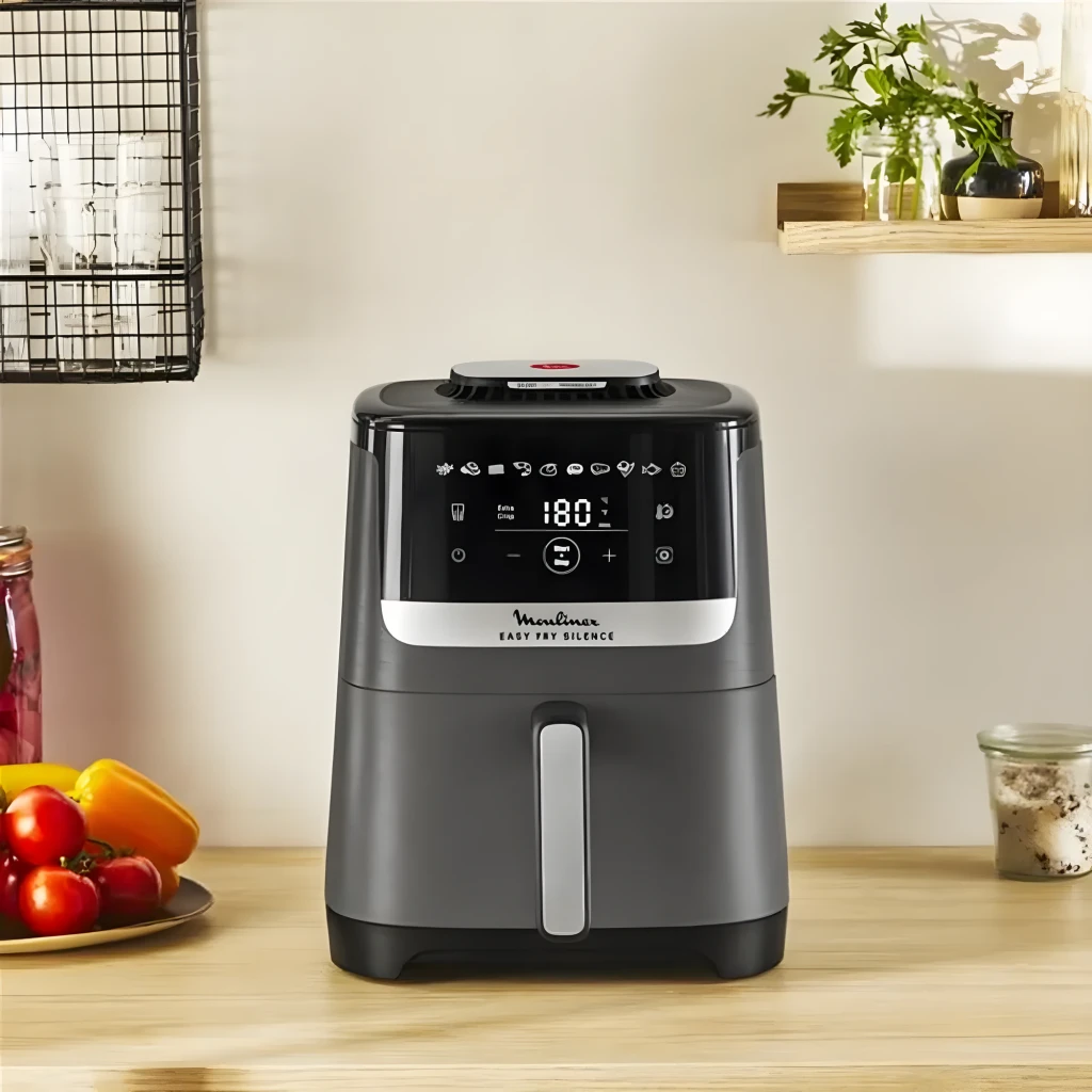 Tefal Easy Fry Silence EY551HE0 5L negro, vista frontal en ángulo: cajón abierto con patatas fritas, panel táctil digital a - Ítem5