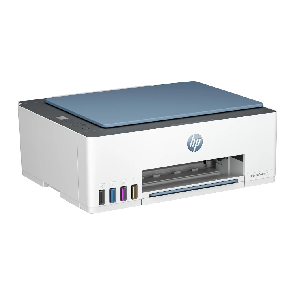 HP Impresora Multifunción Smart Tank 5106 Color, vista frontal izquierda: tapa azul, logo HP, depósitos negro cian magenta - Ítem1