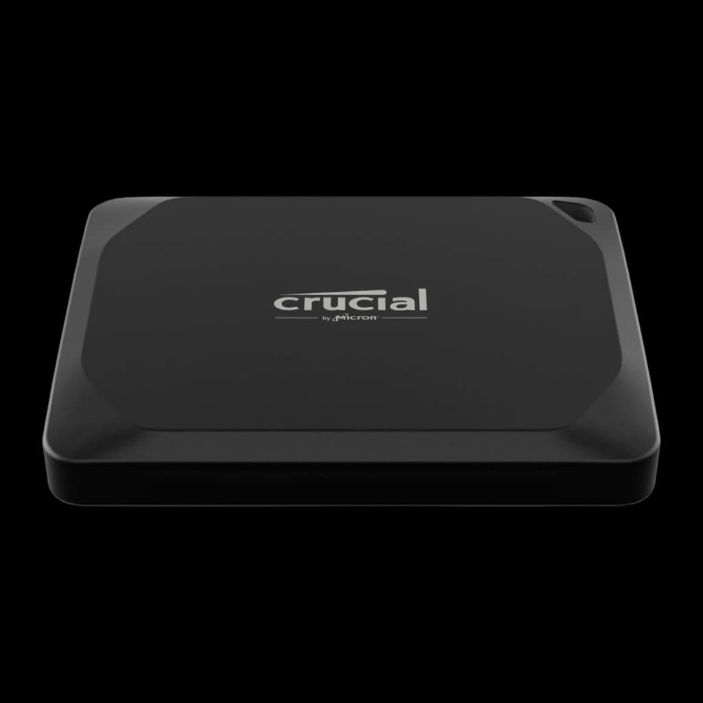 Crucial X10 Pro 2TB preto, vista superior: corpo compacto com cantos reforçados e logo Crucial centralizado