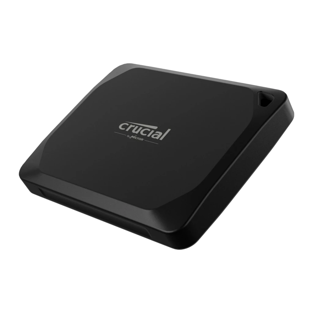 Crucial X10 Pro 2TB noir, vue de face en angle: surface mate avec logo Crucial by Micron et port latéral visible - Ítem2
