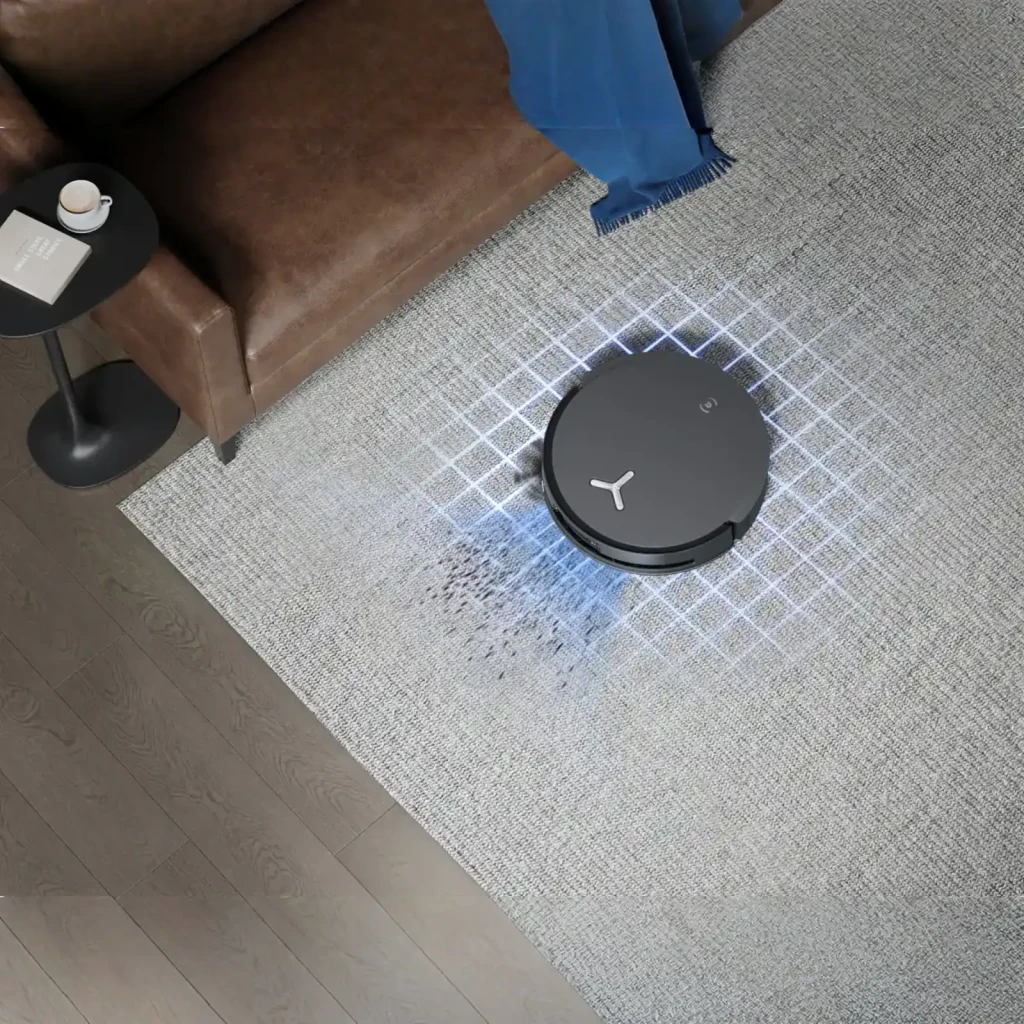 Ecovacs Deebot X8 Omni noir, vue de face: robot sur base avec deux réservoirs supérieurs et détails cuivre - Ítem9
