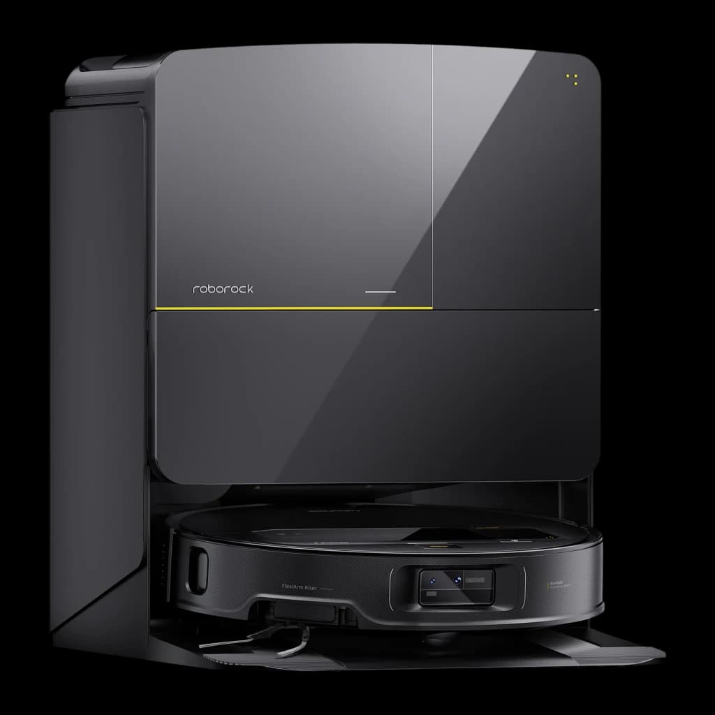 Roborock Saros Z70 Negro, vista frontal: robot aspirador acoplado en base de autovaciado negra con franja amarilla
