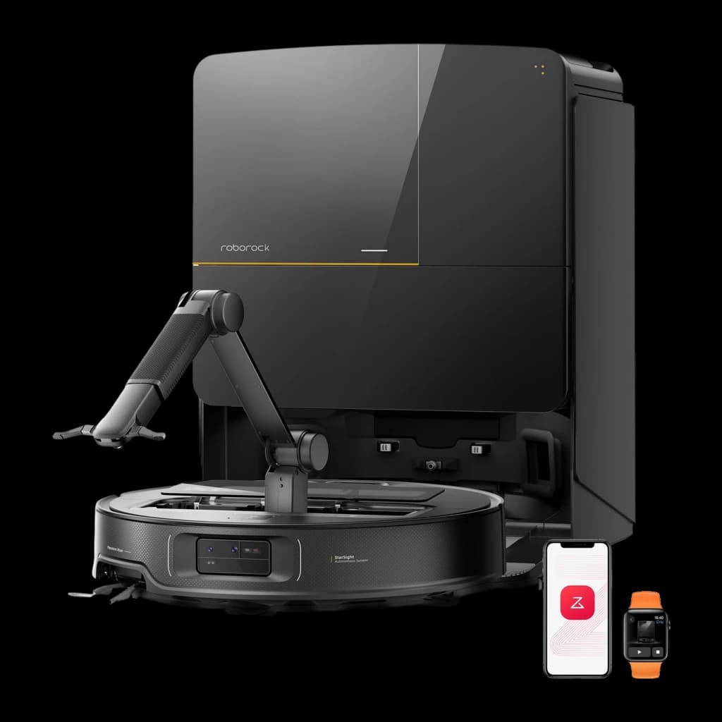 Roborock Saros Z70 Negro, vista frontal con base: brazo articulado extendido, robot en estación y app en móvil y smartwatch